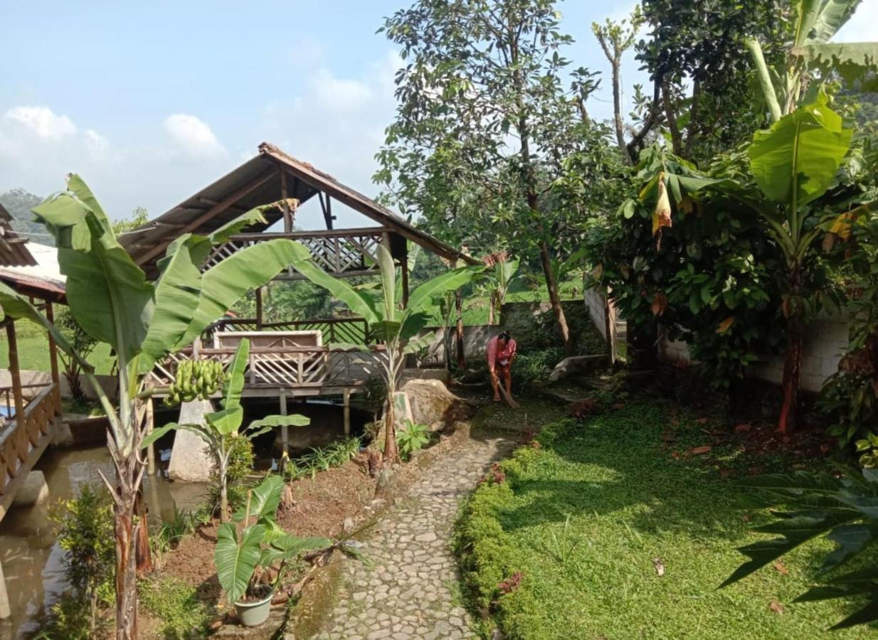 De Salak Homestay Bogor Eksteriør billede