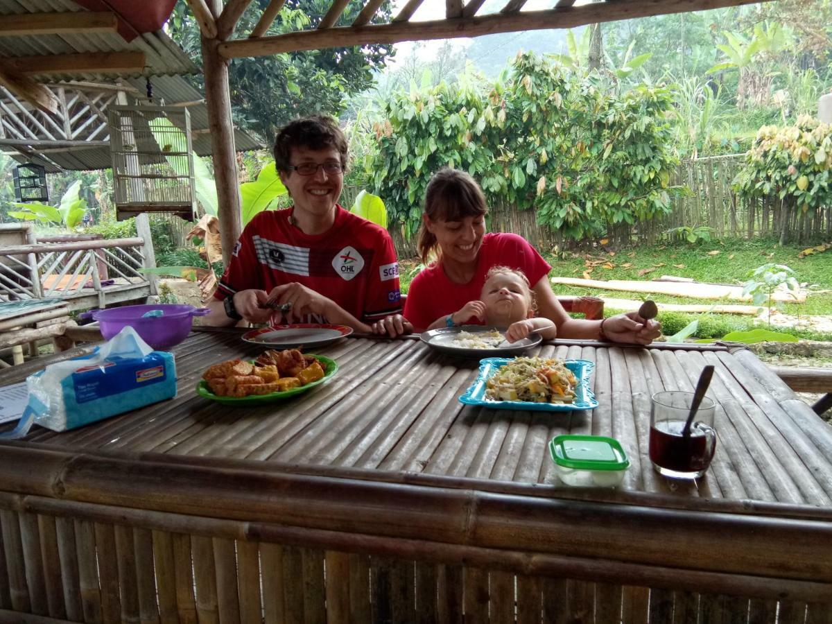 De Salak Homestay Bogor Eksteriør billede