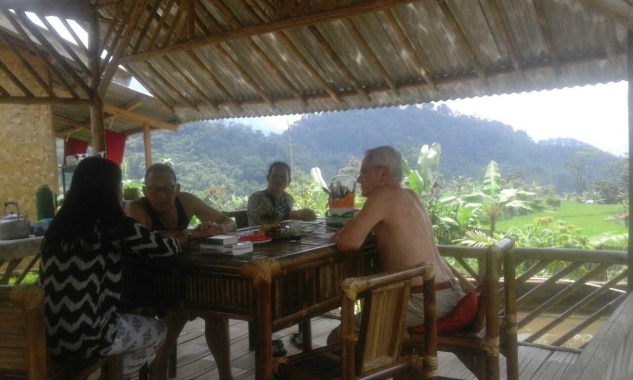 De Salak Homestay Bogor Eksteriør billede