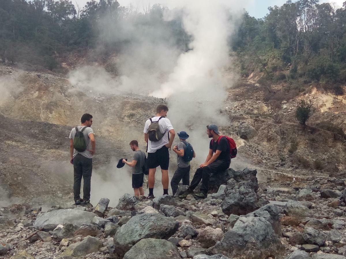 De Salak Homestay Bogor Eksteriør billede