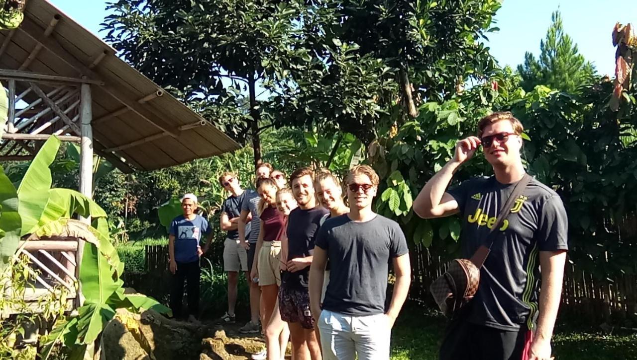 De Salak Homestay Bogor Eksteriør billede
