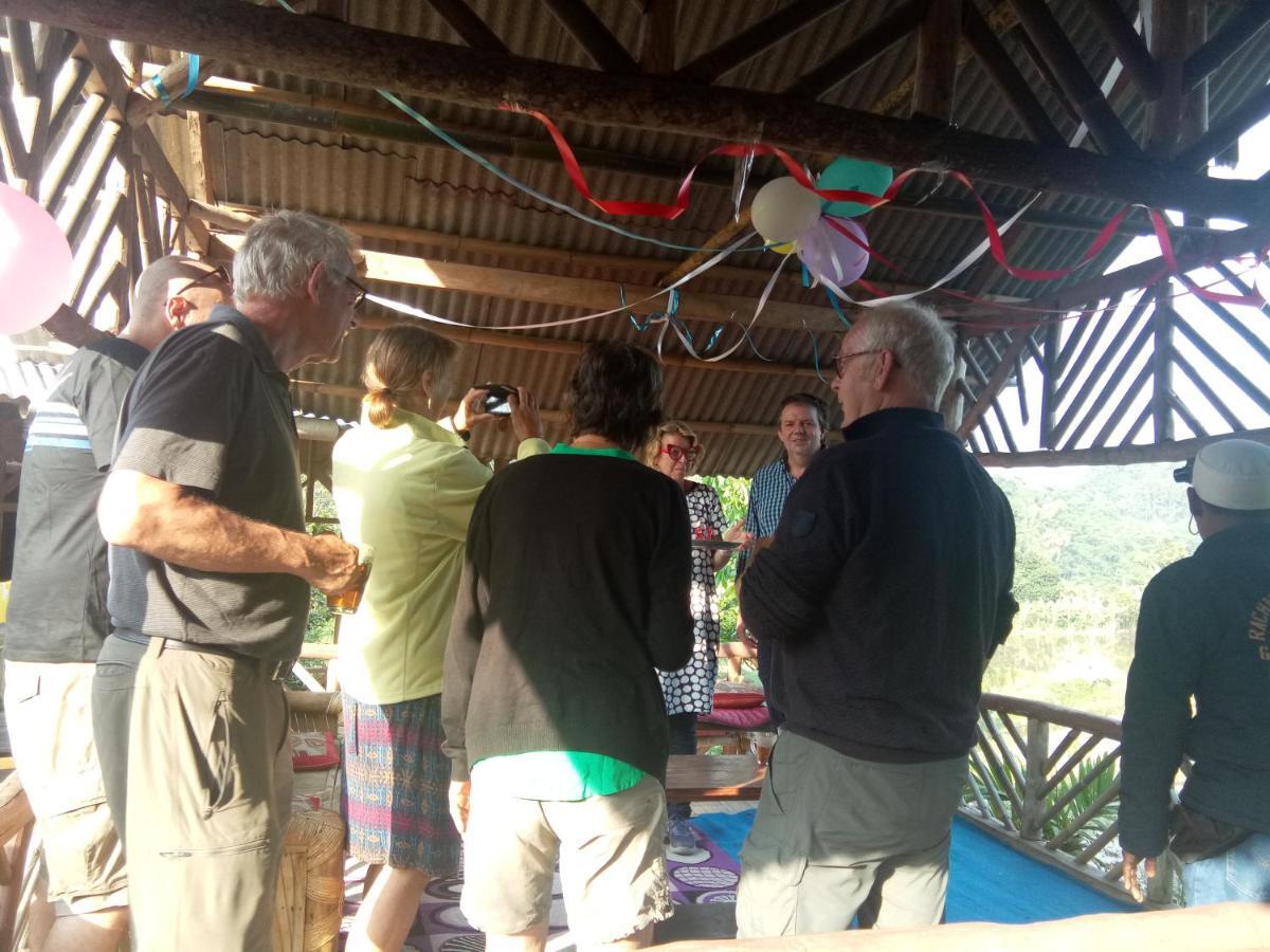 De Salak Homestay Bogor Eksteriør billede
